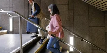 Early dementia symptoms people spot when walking upstairs