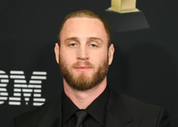 Chet Hanks is stranded in Colombia and wants the internet to help: “Free me”