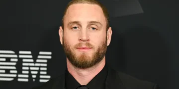 Chet Hanks is stranded in Colombia and wants the internet to help: “Free me”