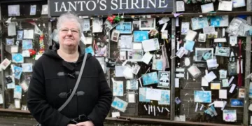People are angry that tributes are being removed from a Cardiff tourist spot for a man who never existed