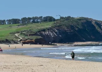 Brit couple die on beach in Australia