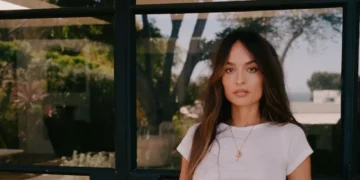 Celebrity Stylist Chloé Bartoli Shares What to Keep (and Toss) for Your Spring 2026 Closet Cleanout