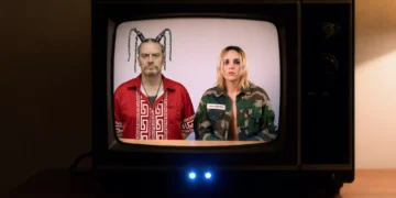 Faith No More icon joins Jehnny Beth for snarling new single ‘Look At Me’ with ‘Taxi Driver’-inspired video