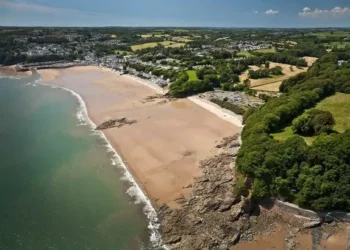 Pub backing onto beautiful Saundersfoot beach set to be transformed