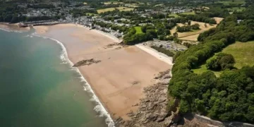 Pub backing onto beautiful Saundersfoot beach set to be transformed