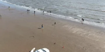 Easter Monday crowds at Barry Island as sun finally returns