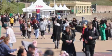 Met Office weather maps show high temperatures coming to Wales