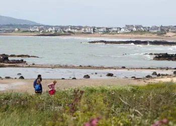 Awful smell of human poo ruining Welsh beauty spot say visitors