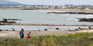 Awful smell of human poo ruining Welsh beauty spot say visitors