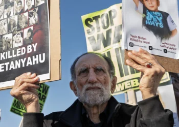 Iranian Americans Have Turned Against the War, New Poll Finds