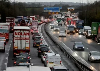M4 delays warning as Easter getaway begins despite soaring fuel costs