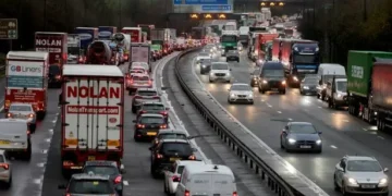 M4 delays warning as Easter getaway begins despite soaring fuel costs