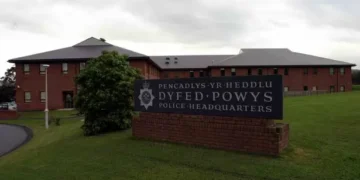 Police force to investigate itself over firing of gun during incident in residential street