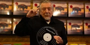 Rock legend makes surprise trip to Cardiff record shop then says he’s going for a ‘pint of Brains’