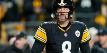 Steelers Legend Issues Warning Against Drafting QB Despite Aaron Rodgers’ Uncertain Status